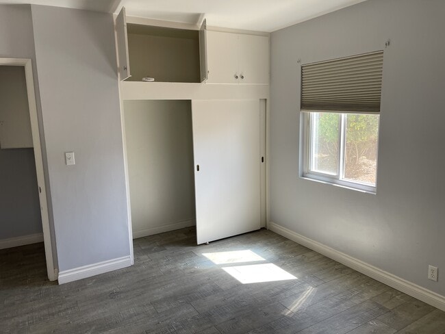 Building Photo - 439 Avalon Dr