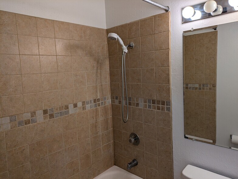 Building Photo - 850 W Moorhead Cir