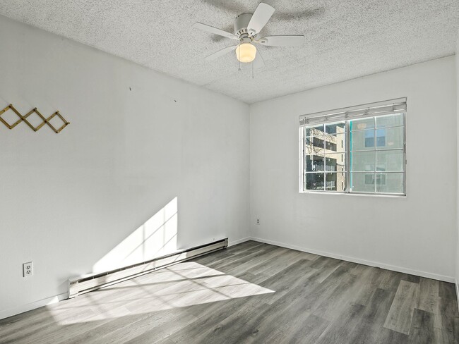 Building Photo - Cozy 2 Bed 2 Bath Condo Blocks from CSU Ca...