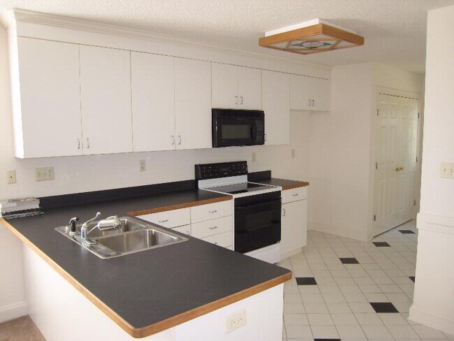 Building Photo - 4203 Ashbrook Dr