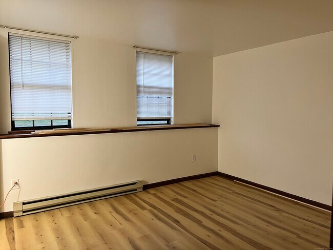 Building Photo - 61 Aspetuck Vlg