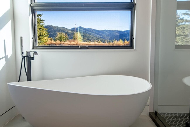 Building Photo - 779 Lucia Ln