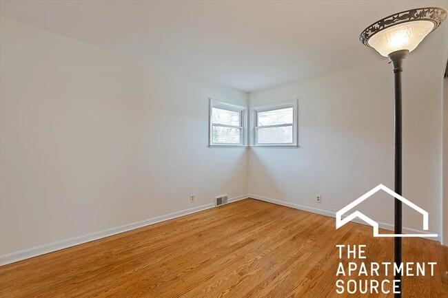Building Photo - 4538 Dempster St