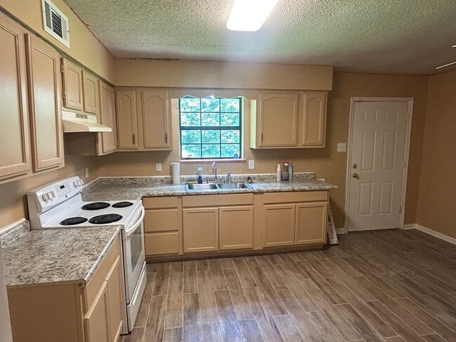 Building Photo - 218 Teresa Ln