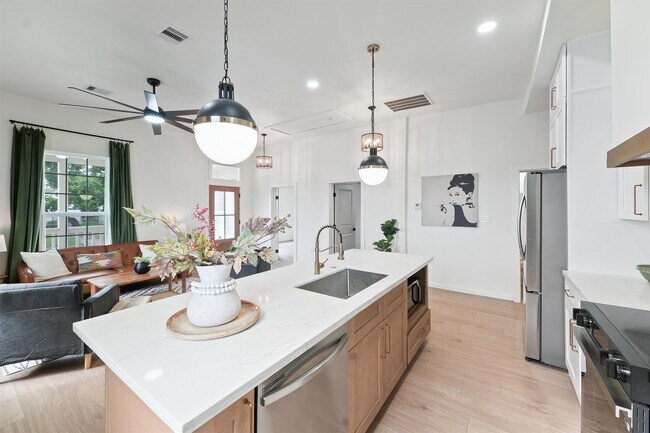 Building Photo - 4027 Ave N Ursuline St