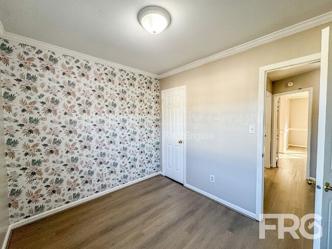 Building Photo - 2700 Thackery Rd