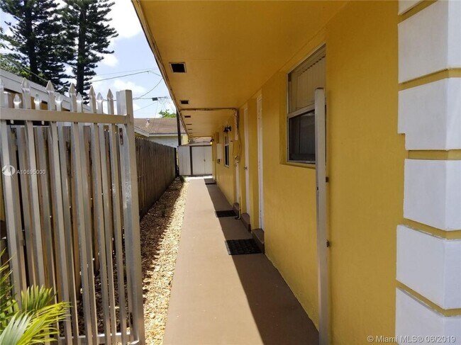 Building Photo - 5962