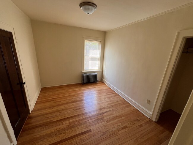 Building Photo - One Bedroom / May 1, 2026 / Pets Welcome