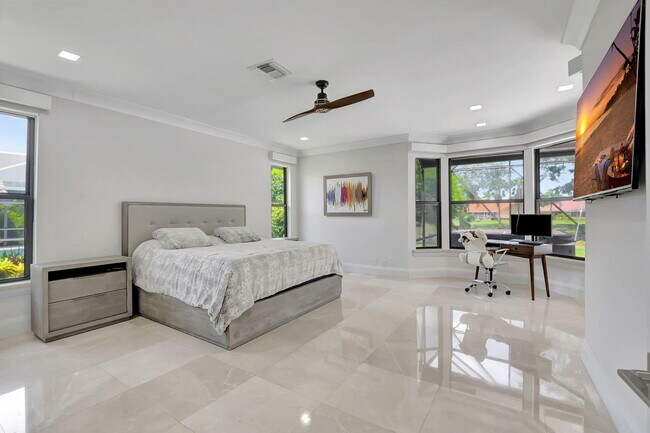 Building Photo - 10099 Canoe Brook Cir