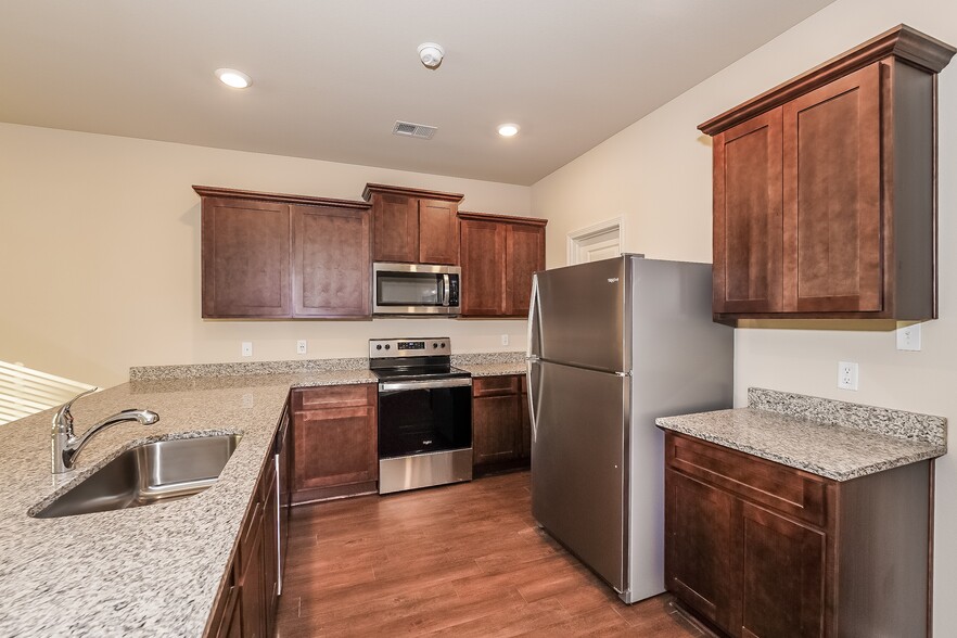 Building Photo - 6483 Rainbow Row