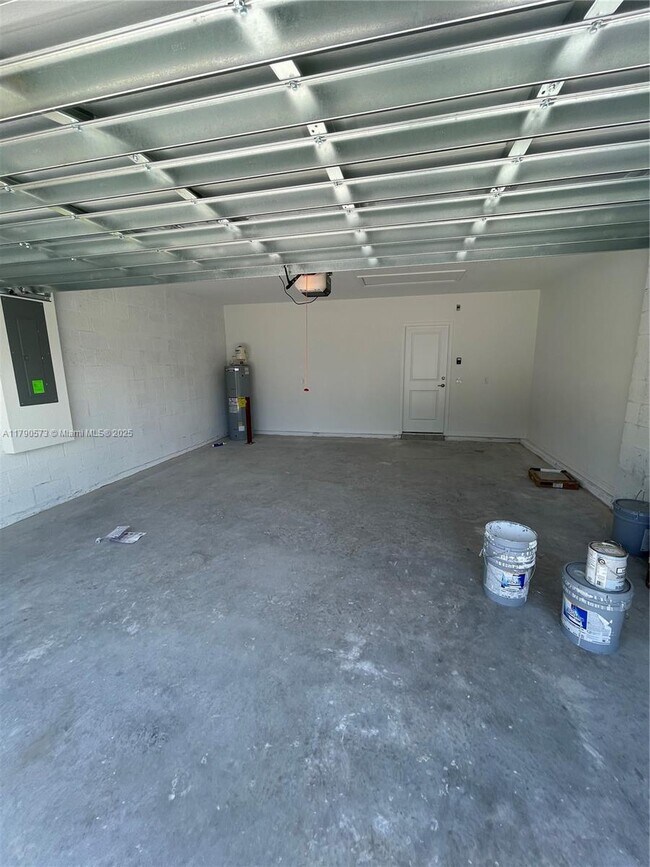 Building Photo - 4081 SW Hablow St