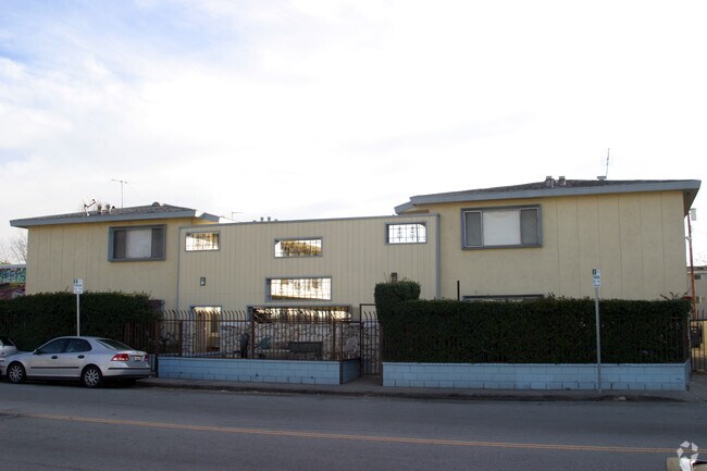Building Photo - 5716 Tujunga Ave