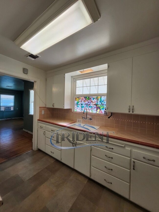 Building Photo - 1117 Divver St