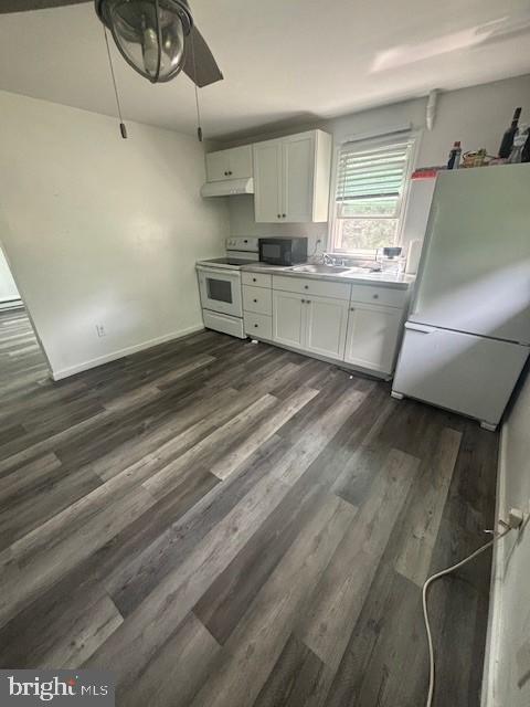 Building Photo - 16 Oak St