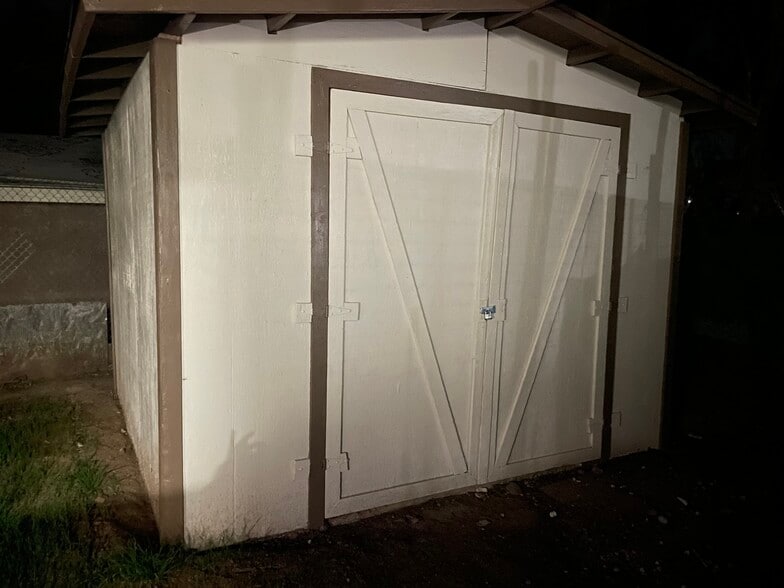 Building Photo - 23963 Lodge Dr