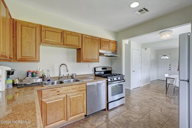 Building Photo - 265 Norgrove Ave