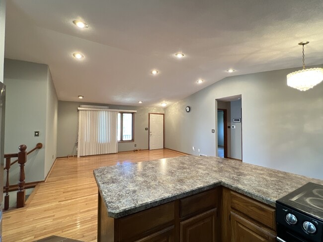Building Photo - 4563 Camelot Dr