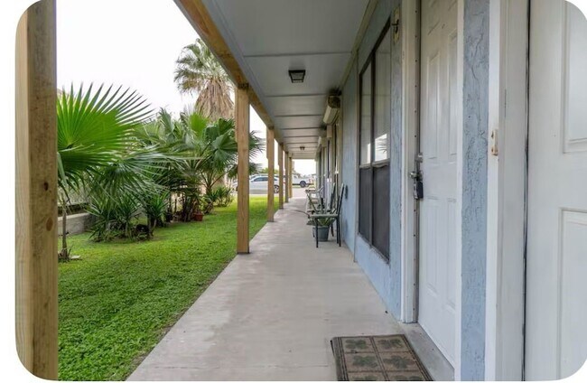 Building Photo - 14898 Granada Dr