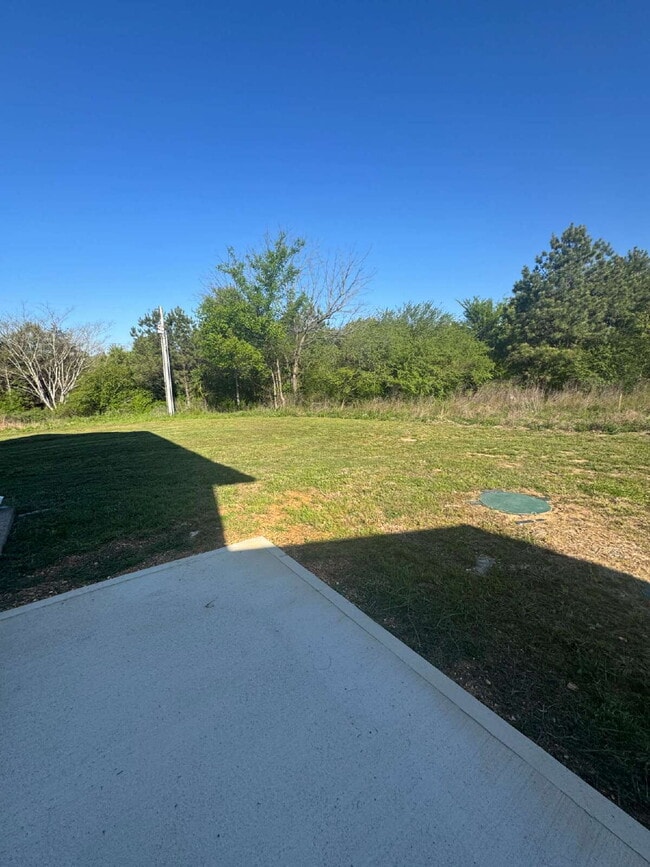 Building Photo - 1885 Everett Rd