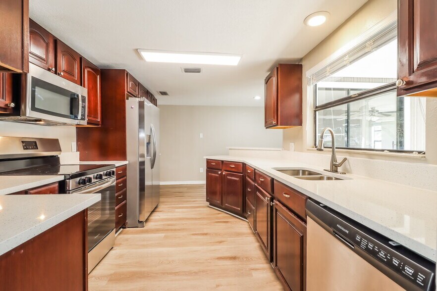 Building Photo - 1508 Albemarle Ct