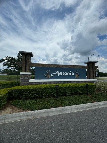 Building Photo - 1016 Cascade Dr