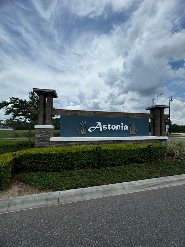 Building Photo - 1016 Cascade Dr