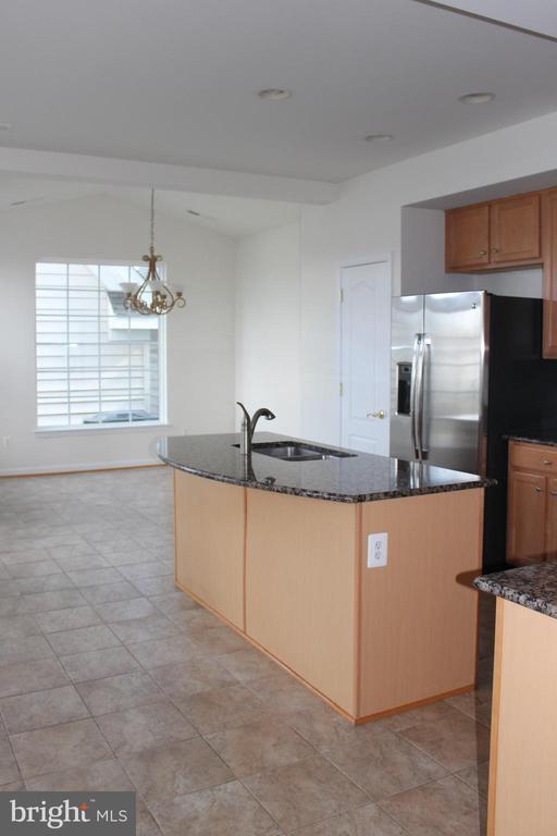 Building Photo - 13570 Village Green Dr