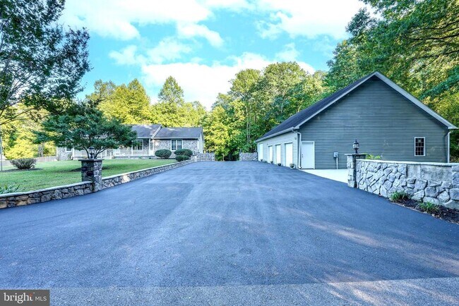 Building Photo - 6200 Ben Creek Rd