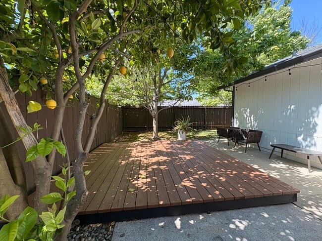 Building Photo - Beautifully Updated 3/2! Backyard, 2 Car Garage! Modern and Clean!
