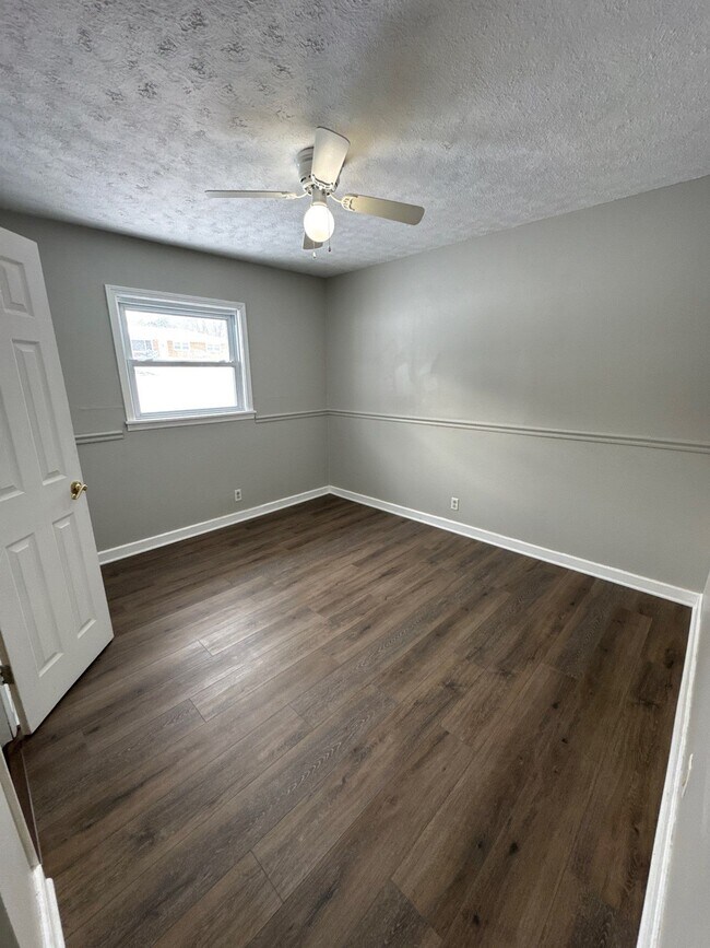 Building Photo - 338 N Skyline Dr