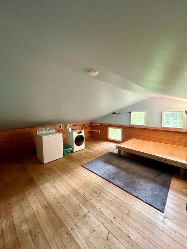Building Photo - 1 Bedroom Cabin with Water Holding Tank / ...