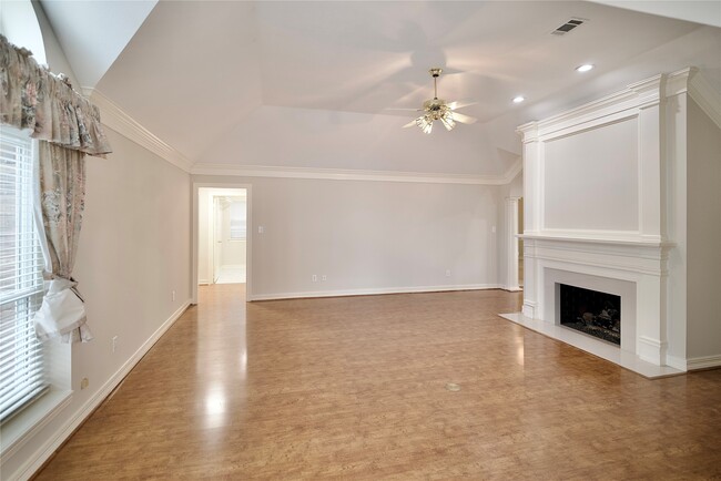 Building Photo - 1839 Lakewinds Dr