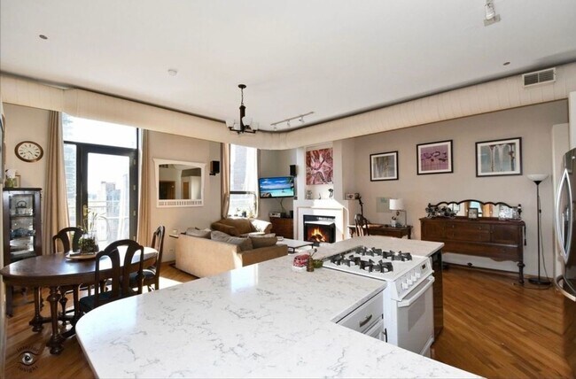 Building Photo - 910 S Michigan Ave