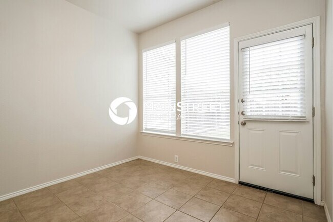 Building Photo - 2 Bedroom Pet-Friendly Home in Fort Worth, TX with Main Street Renewal