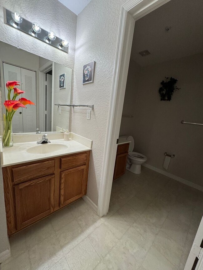 Building Photo - Condo for Lease with Resort Amenities