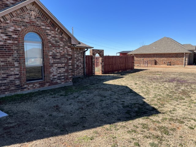 Building Photo - 394 NE Simmons Cir