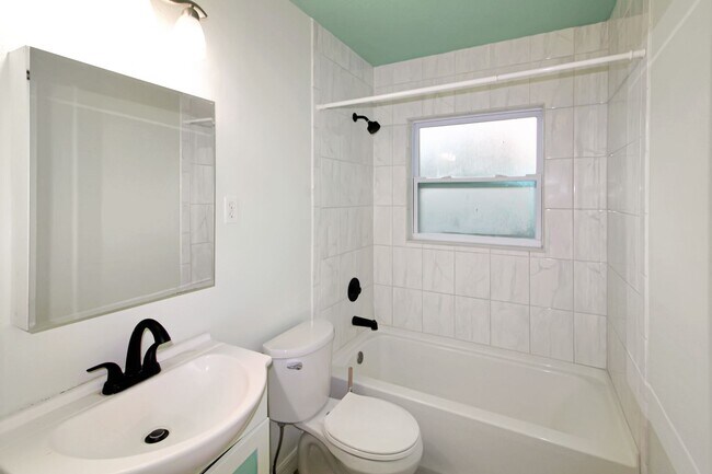 Building Photo - South Venice Annual Home for Rent