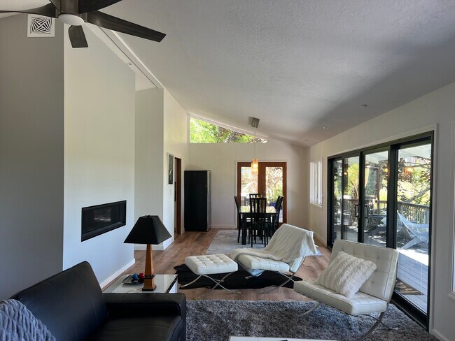 Building Photo - 3600 Bloomfield Rd