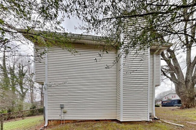 Building Photo - 1734 Wingard Dr