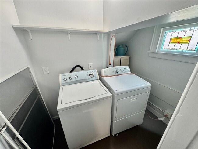 Building Photo - 113 W Main St