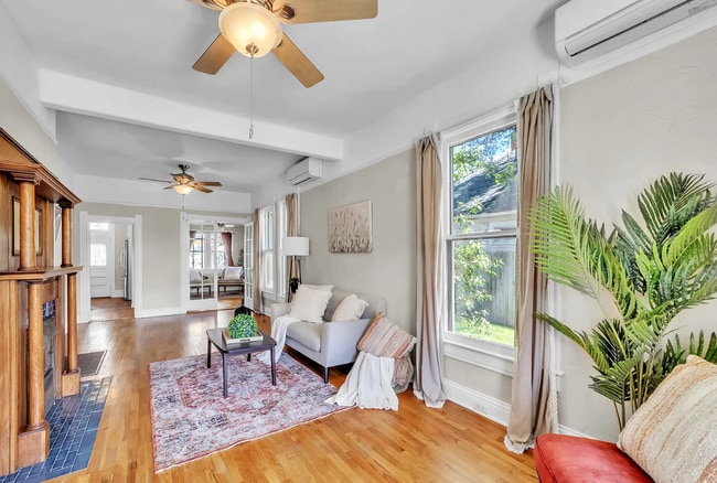 Building Photo - MOVE IN SPECIAL! Beautiful 5 Bedroom Home with Lots of Natural Light