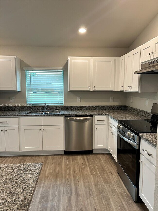 Building Photo - 3415 20th St W