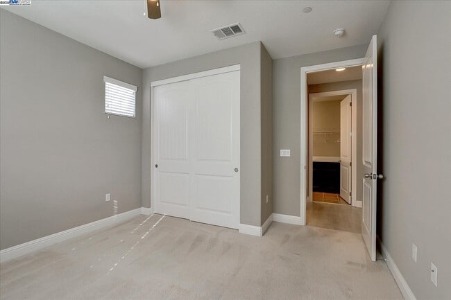 Building Photo - 1610 Chestnut Ct