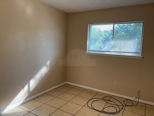 Building Photo - 1605 S FM 116
