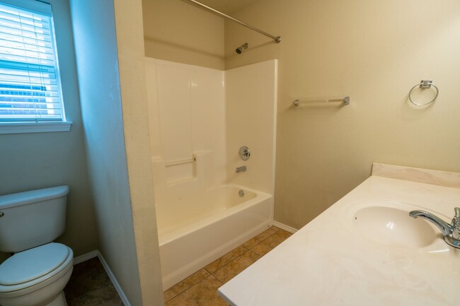 Building Photo - 4 Bed | 2 Bath | Owasso | $2060 | Mid July