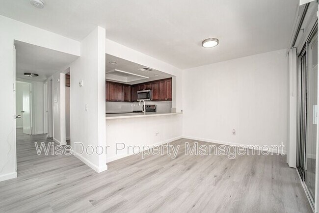 Building Photo - 1025 N Tippecanoe Ave