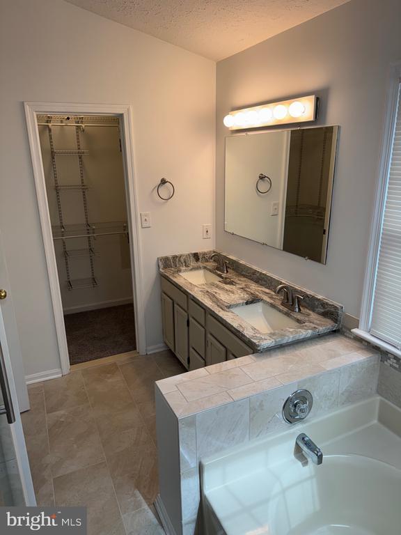 Building Photo - 11629 Enchanted Woods Way