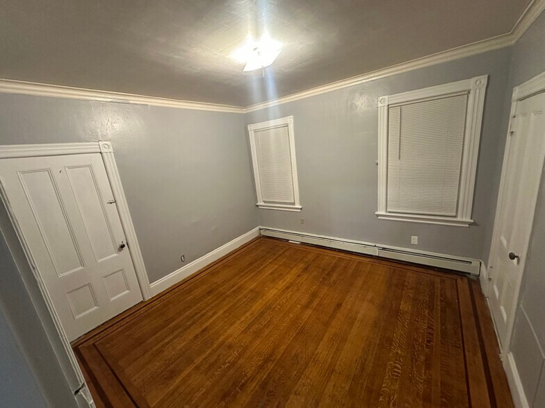 Building Photo - 106 Taylor St