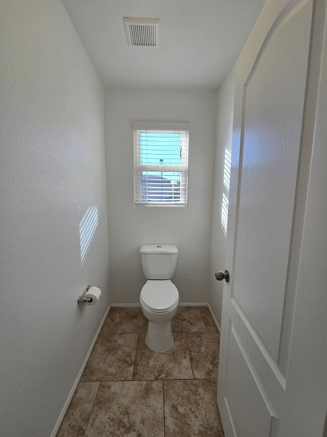 Building Photo - 3 BEDROOM, 2 1/2 BATHROOM, 2 STORY HOME in NW Las Vegas!!!