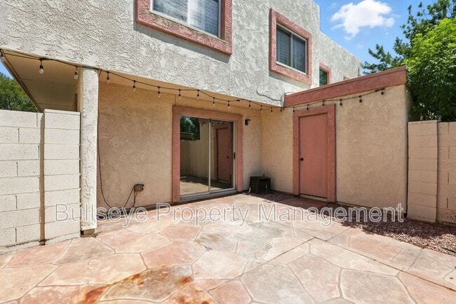 Building Photo - 7832 E Rovey Ave